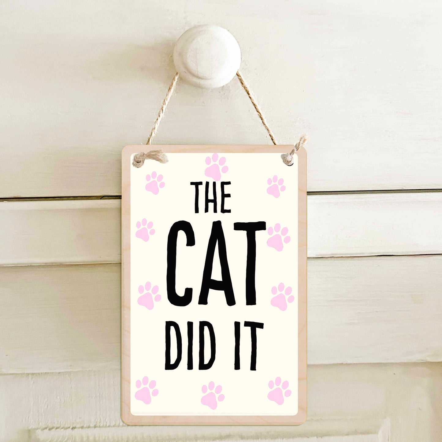 The Cat did it - Wooden mini sign. Eco-friendly gift for cat lovers.

15 × 10 cm sustainable wood, natural twine.

Light and durable, eco-friendly, ready to hang.
