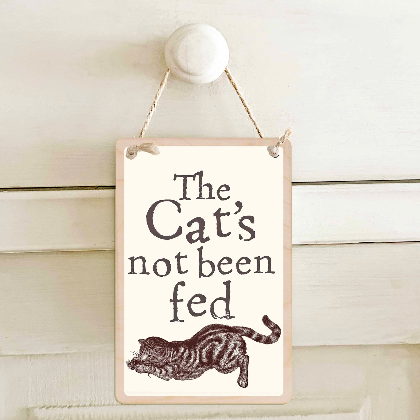 The Cat's been fed / The Cat's not been fed - Double-sided wooden mini sign.

Made from certified sustainable wood and printed on both sides with a fun, practical message and retro illustration.

15 × 10 cm sustainable wood, natural twine.

Light and durable, eco-friendly, ready to hang.

Made in Suffolk.