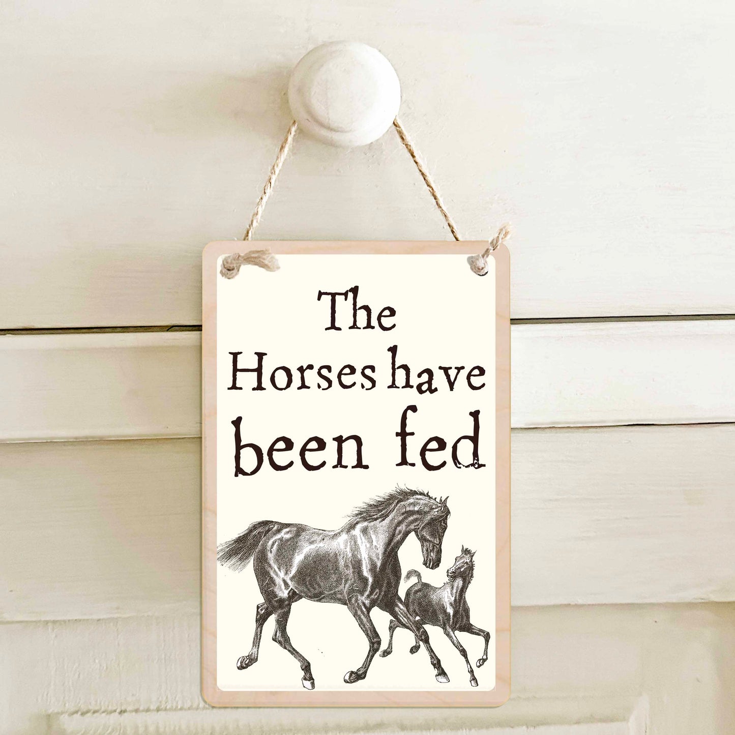 The horses have been fed / The horses have not been fed - Double-sided wooden mini sign.

Made from certified sustainable wood and printed on both sides with a fun, practical message and retro illustration.

15 × 10 cm sustainable wood, natural twine.

Light and durable, eco-friendly, ready to hang.

Made in Suffolk.&nbsp;
