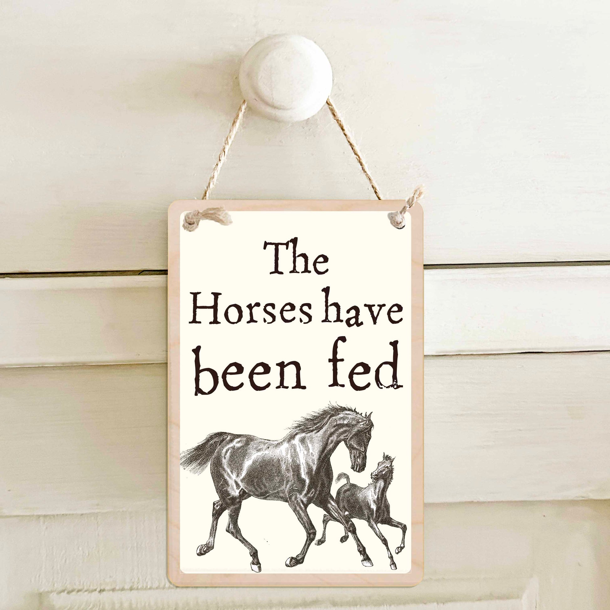The horses have been fed / The horses have not been fed - Double-sided wooden mini sign.

Made from certified sustainable wood and printed on both sides with a fun, practical message and retro illustration.

15 × 10 cm sustainable wood, natural twine.

Light and durable, eco-friendly, ready to hang.

Made in Suffolk.&nbsp;